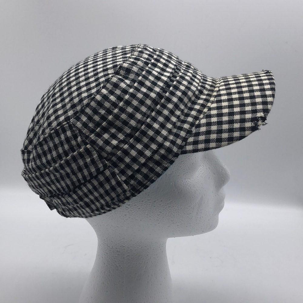 Woman’s Roxy Checker Board Hat.